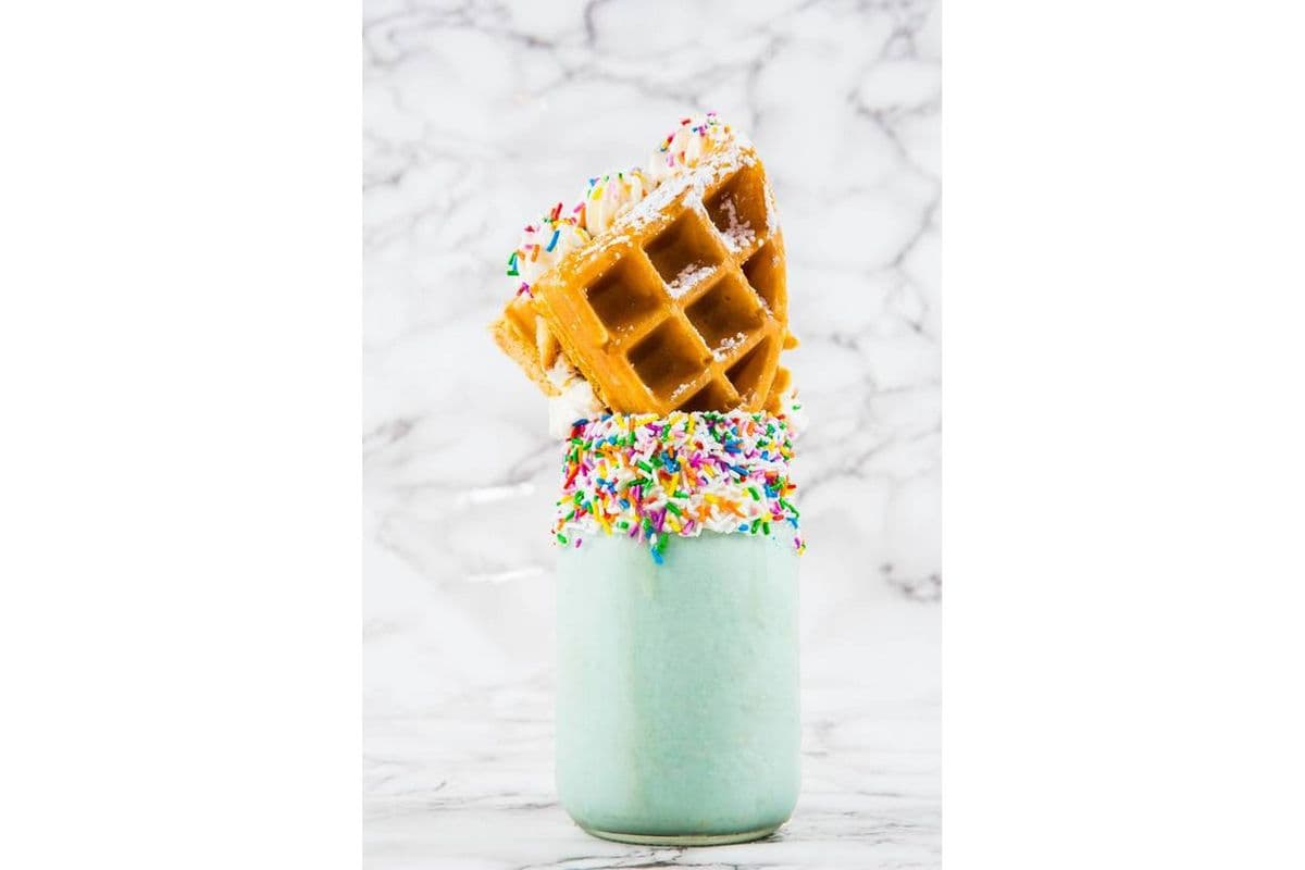 Super Birthday (Waffle Freakshake) - Super Freakshakes