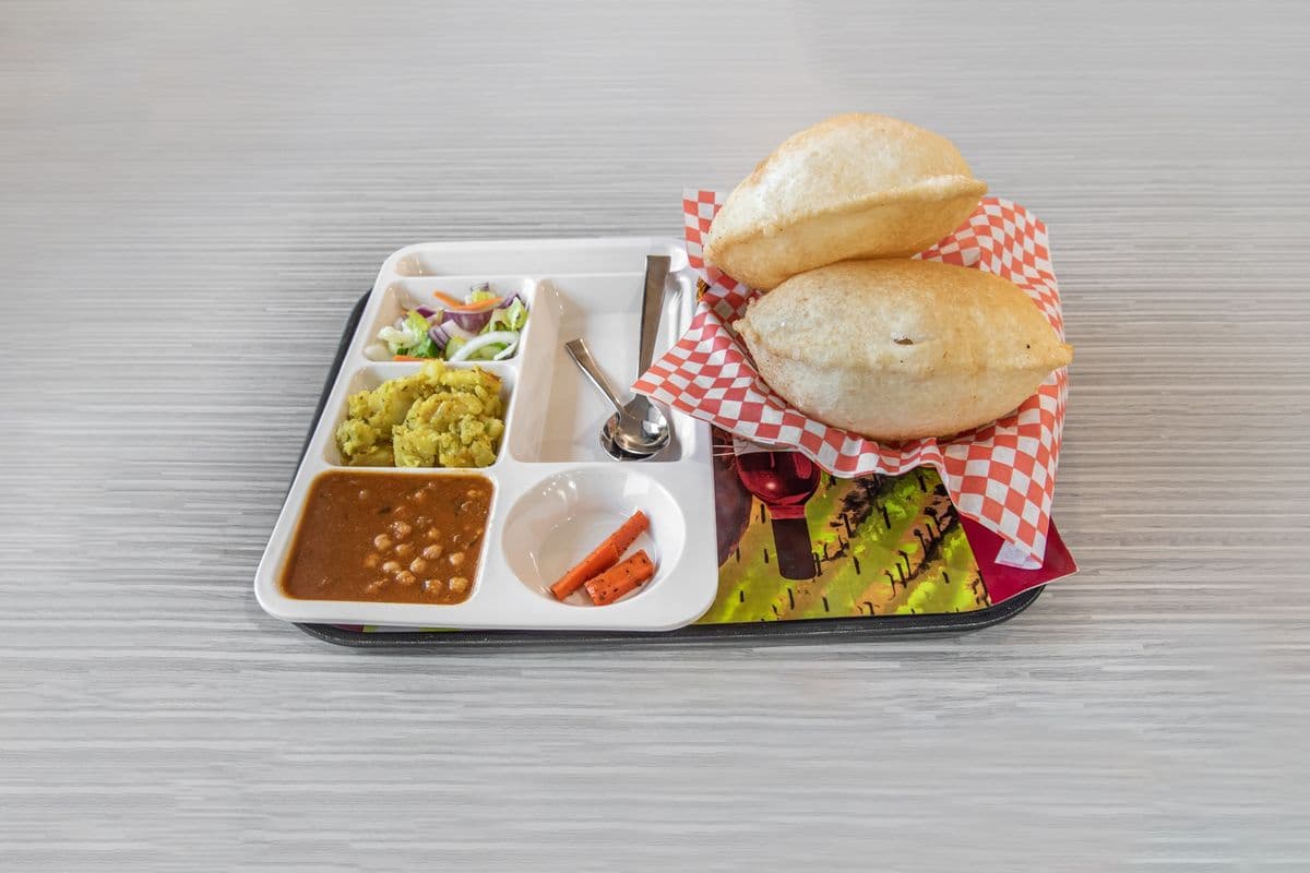 Chana Bhatura Plate (2 pcs)