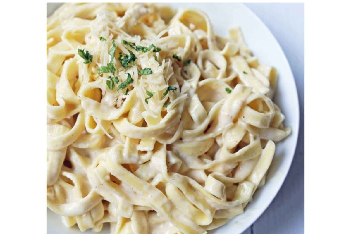 Day and night Fettuccine Alfredo