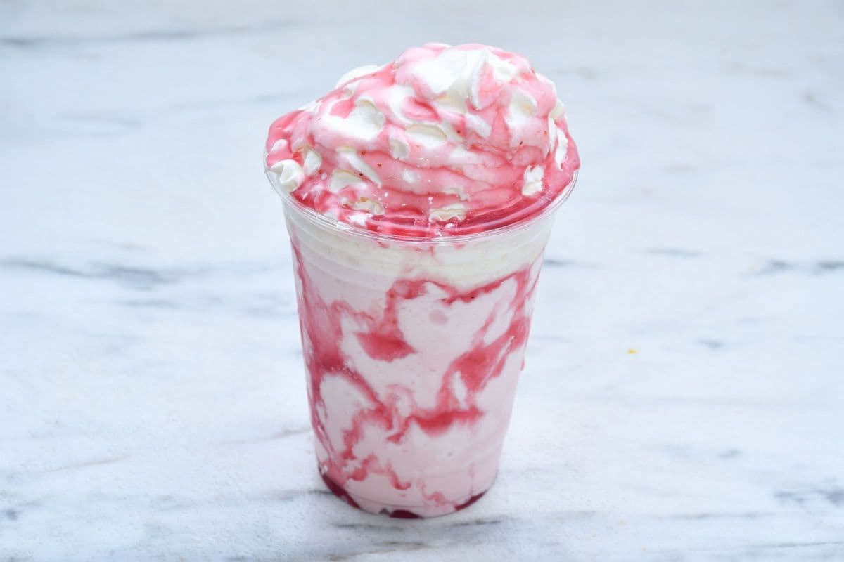 Strawberry Nest Shake
