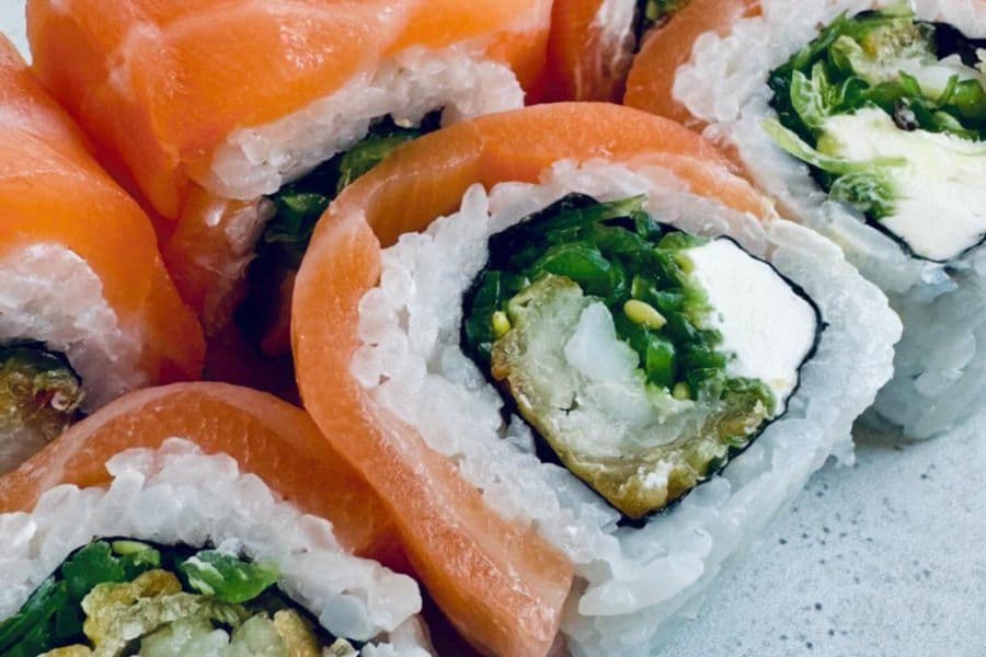 Philadelphia Chuka with Tempura Shrimp Roll (8 pcs)