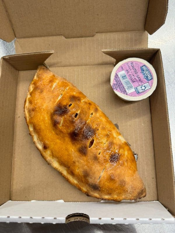 Queens Margherita Calzone