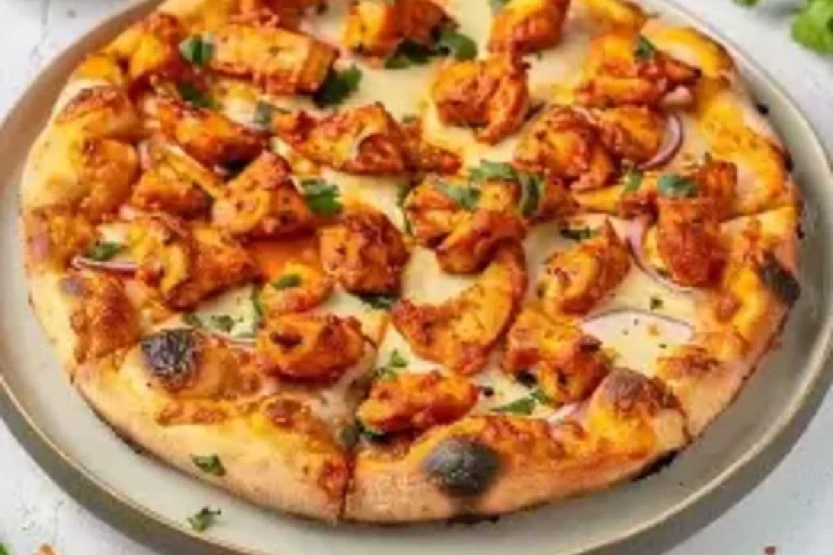 TANDOORI CHICKEN PIZZA
