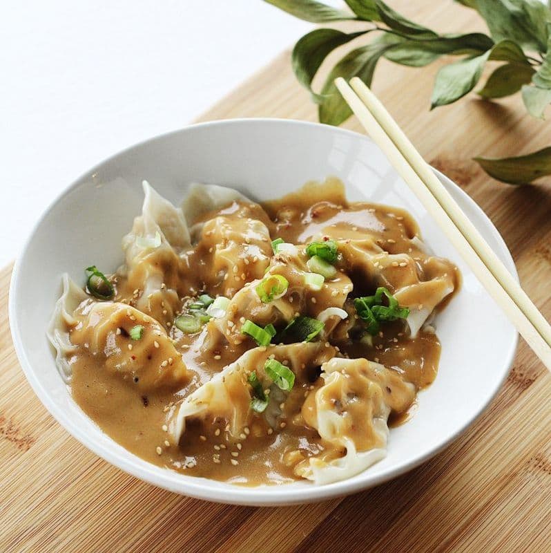 Wontons à la sauce d'arachide (10 mcx) / Peanut Butter Wontons (10 pcs)