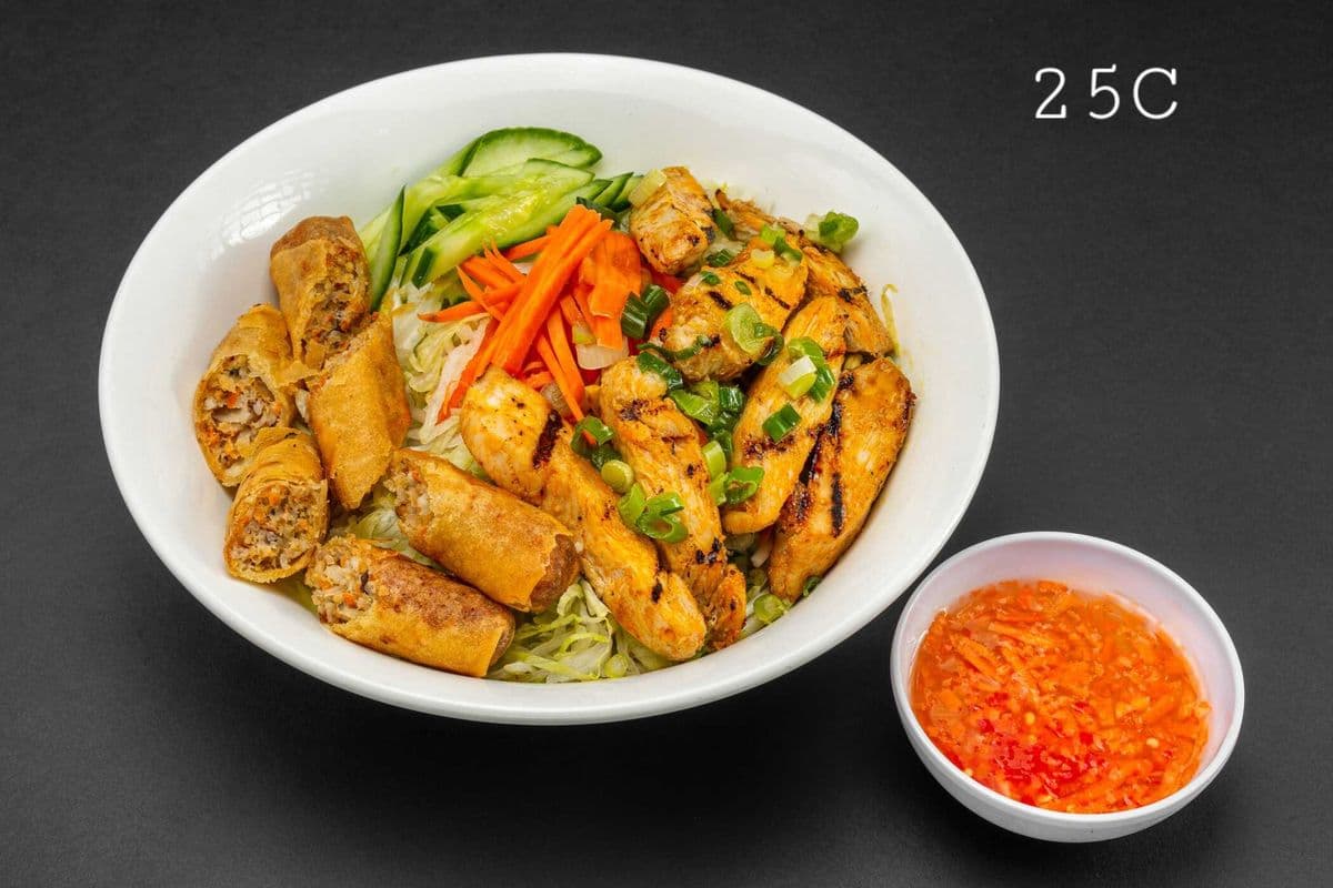 25C. Grilled Chicken and Pork Spring Roll Vermicelli