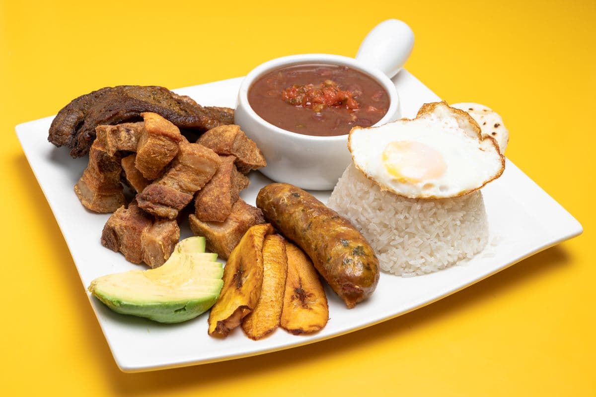 Bandeja Paisa with Carne Asada (7 oz)