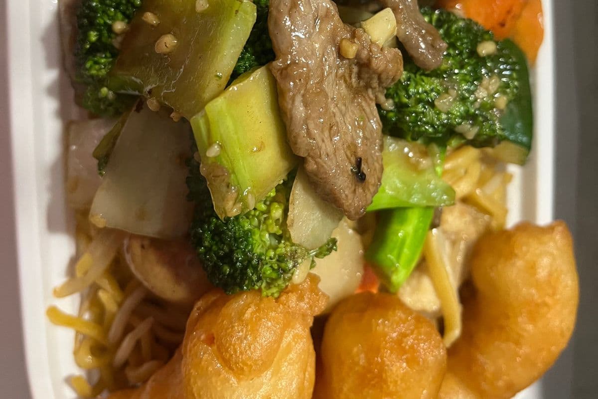 2. Deep-Fried Prawns, Beef Chop Suey, and Chicken Chow Mein (Soft Noodles)