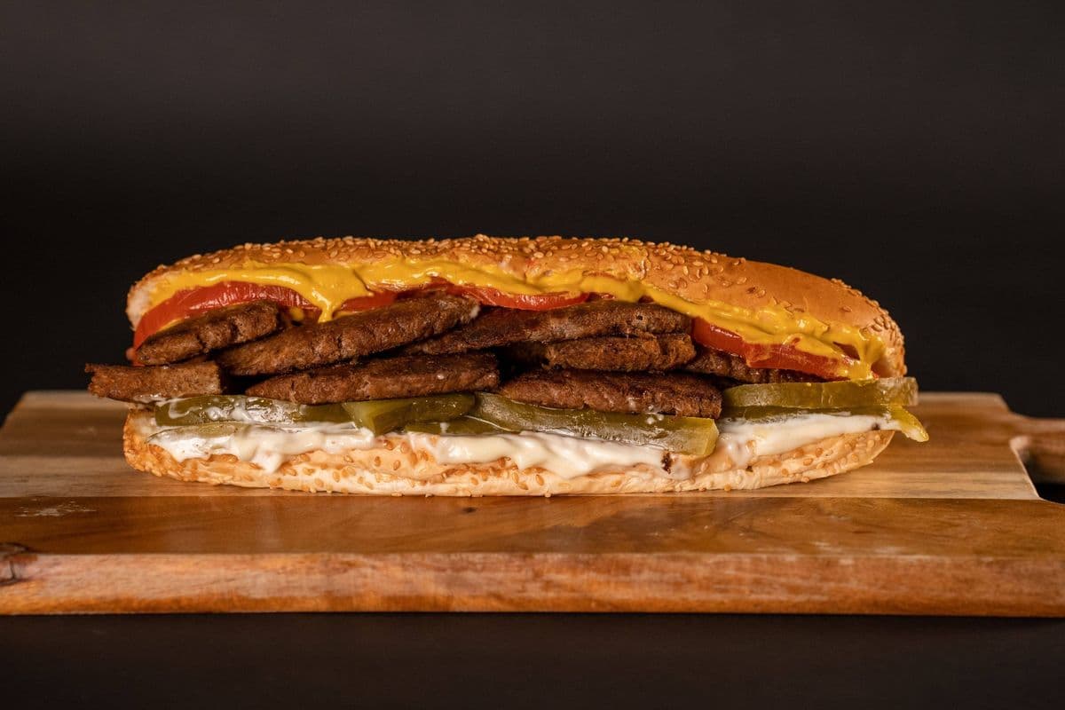 Sandwich Boeuf Saucisse Merguez Sujouk / Merguez Sausage Sujouk Beef Sandwich