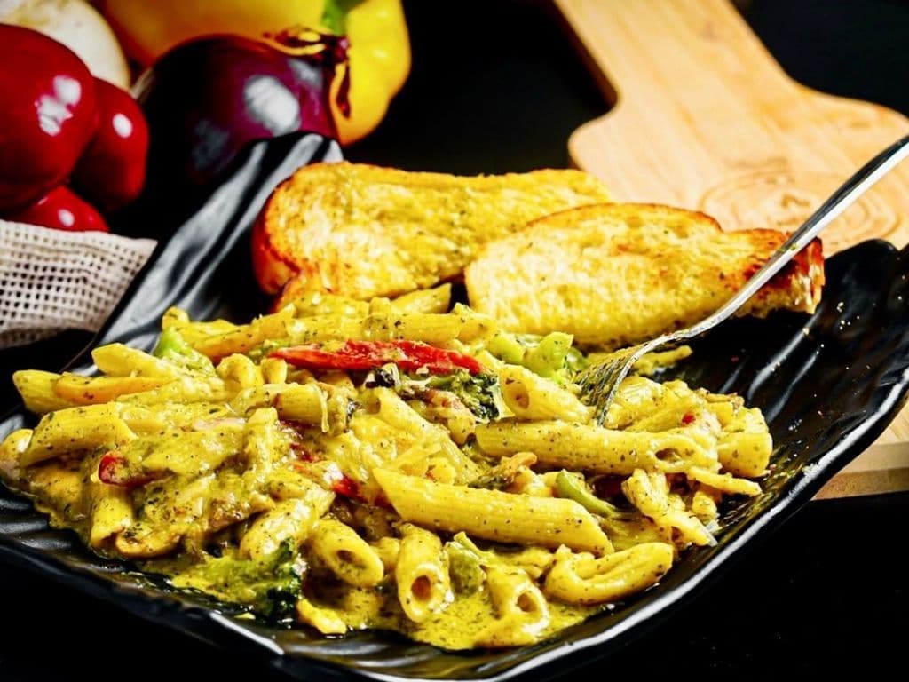 Pesto Penne -(veggie/Paneer/Chicken)