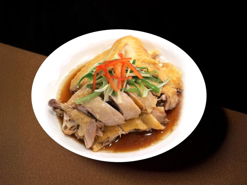 Scallion Oil Chicken (Whole) / 葱油淋鸡(全只鸡)