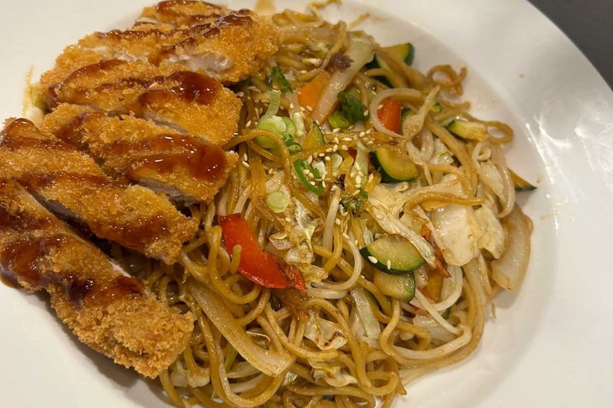 Crispy Chicken Pan Fried Noodle