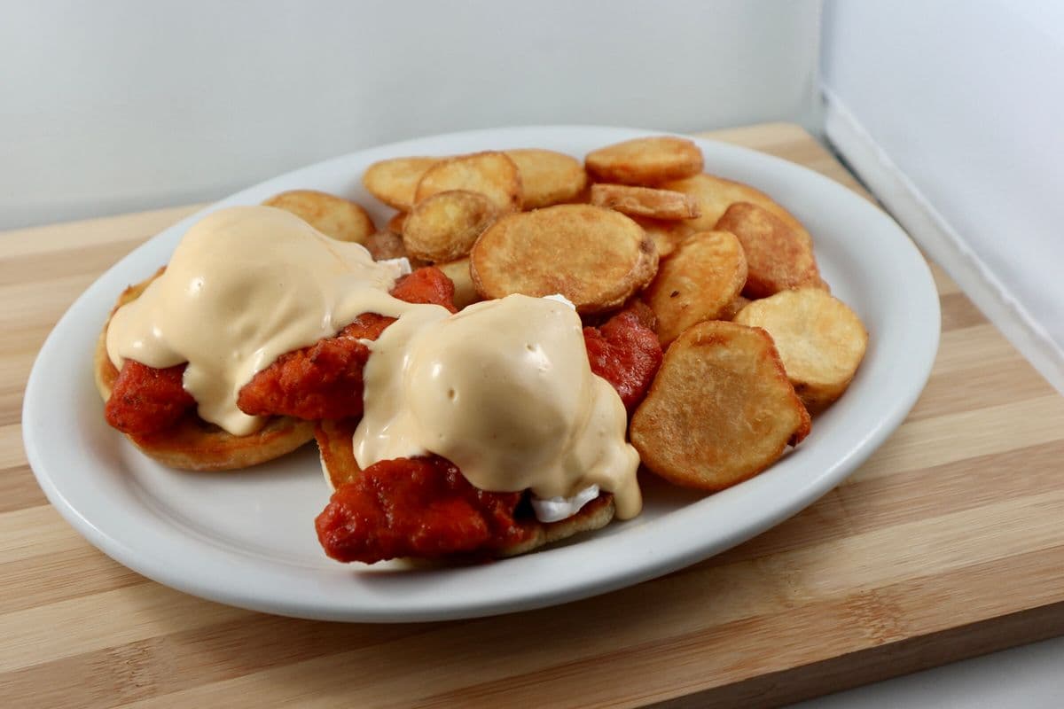 Crispy Buffalo Chicken Benny