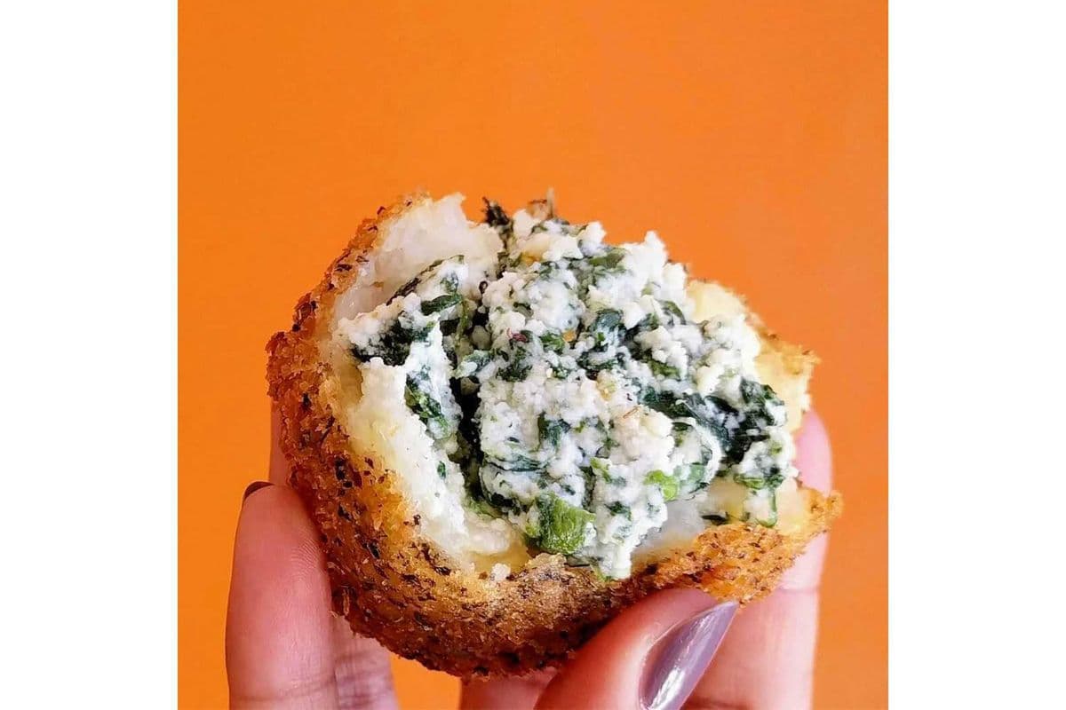 6 Spinach and Ricotta Arancini with 1 Dipping Sauce
