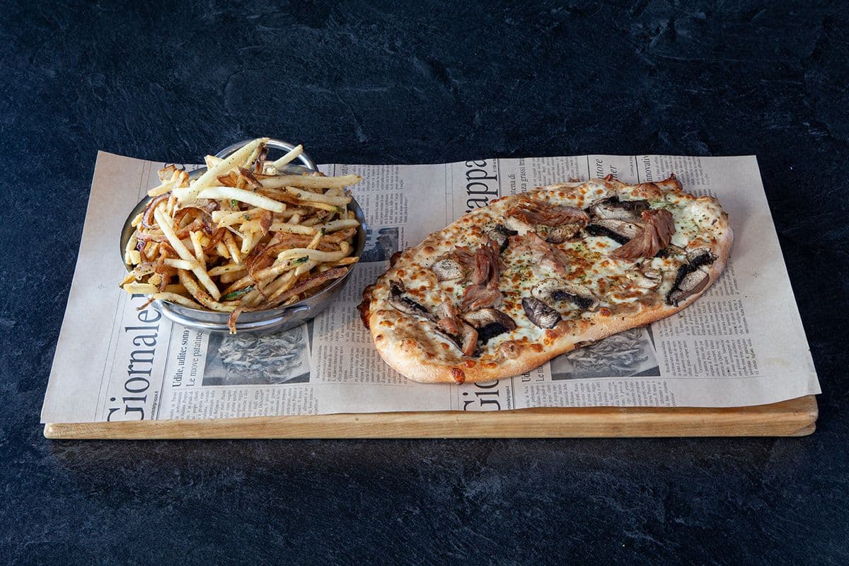 Pizza champignons, truffe et canard confit / Mushrooms, Truffle and Duck Confit Pizza