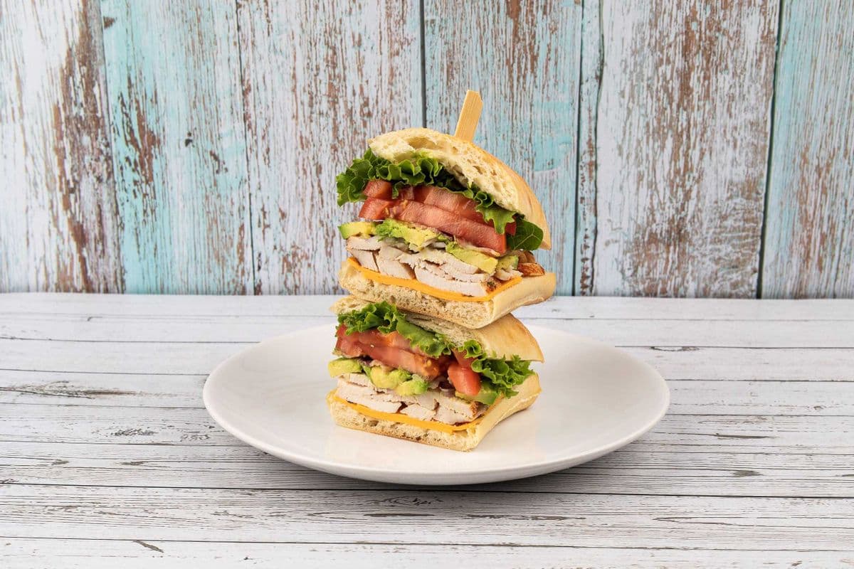 Chicken Avocado BLT (895 Cal)