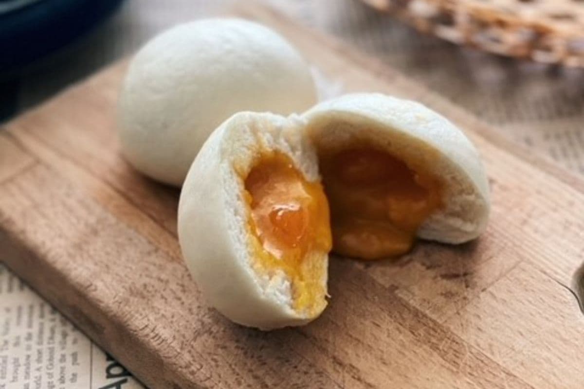 Steamed Sweet Egg Yolk Bun (360 gm) (6 pcs) ((360 gm) (6 pcs))