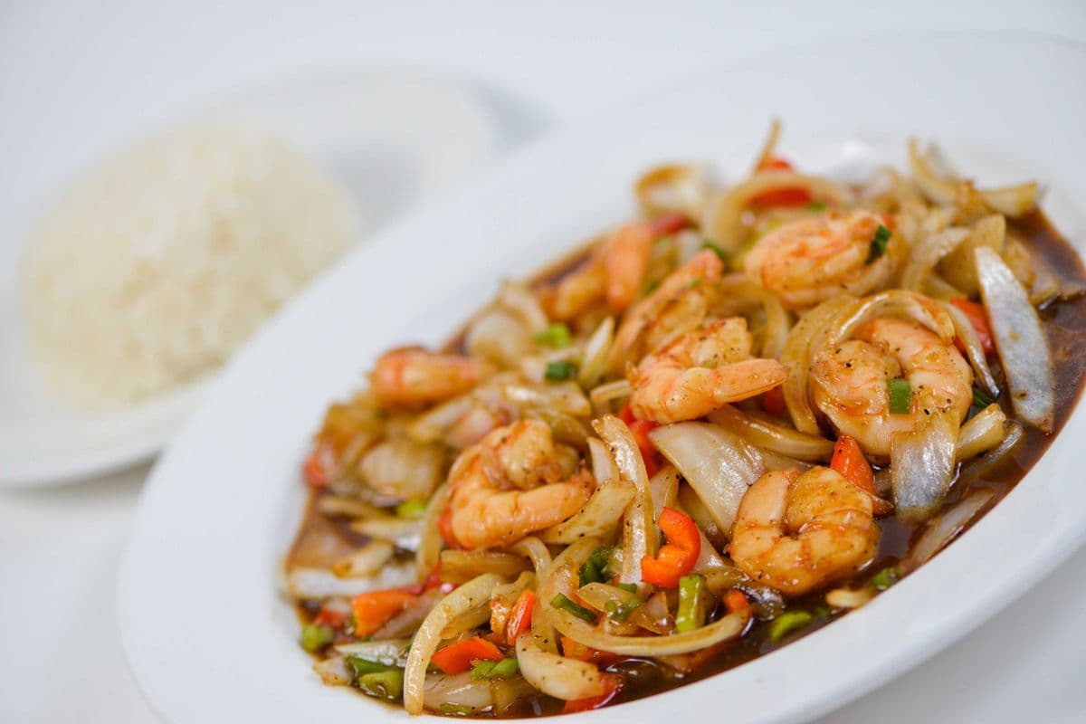69. Stir-Fried Prawns with Black Pepper Sauce (with Bell Peppers & white onions) - Tom Xao Tieu Den