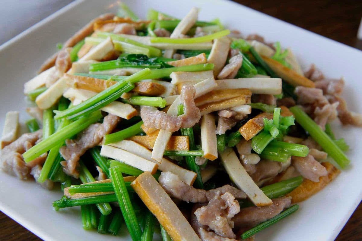 Shredded Pork with Sliced Bean Curd and Celery 芹菜香干肉絲