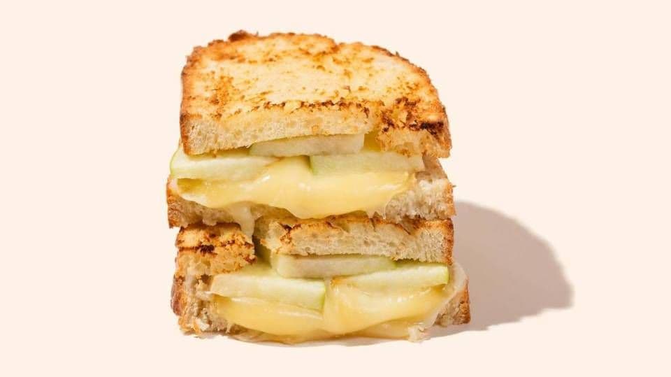 Grilled cheese pomme & cantonnier / Apple & cantonier grilled cheese
