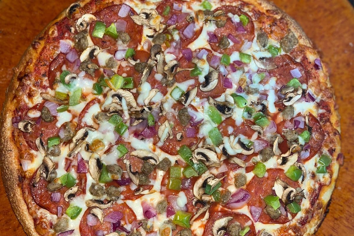 3. 12" Medium Deluxe Pizza