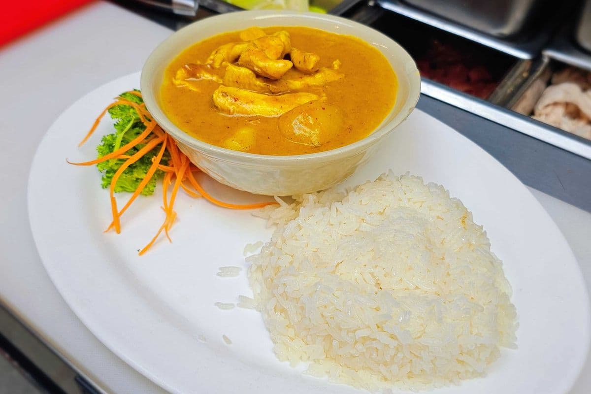 44. Gaeng Garee Gai