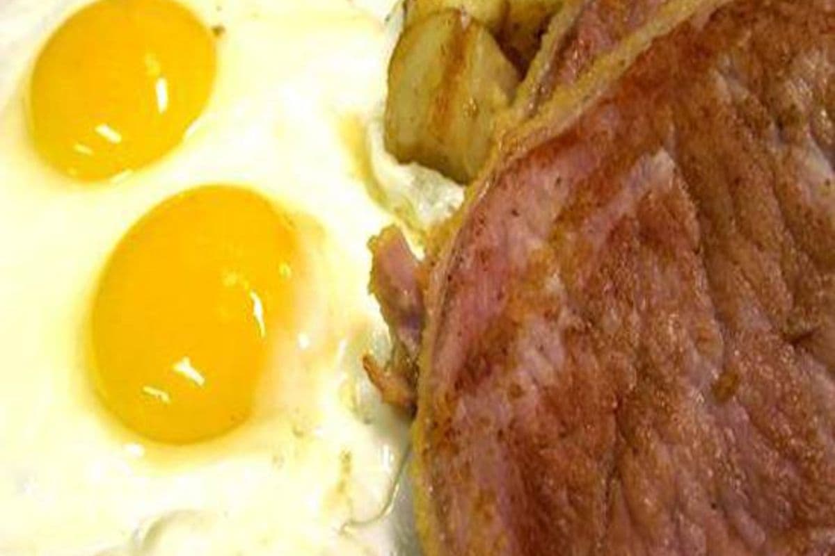 3 Eggs Any Style with Peameal Bacon (4 pcs)