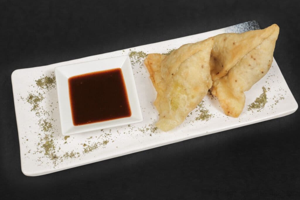 Samosa aux légumes (2 mcx) / Veggie Samosa (2 Pcs)