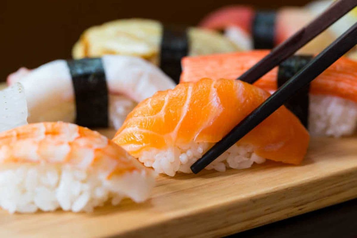 132. (Choix du chef) Sushi B (8 mcx)+1 rouleau