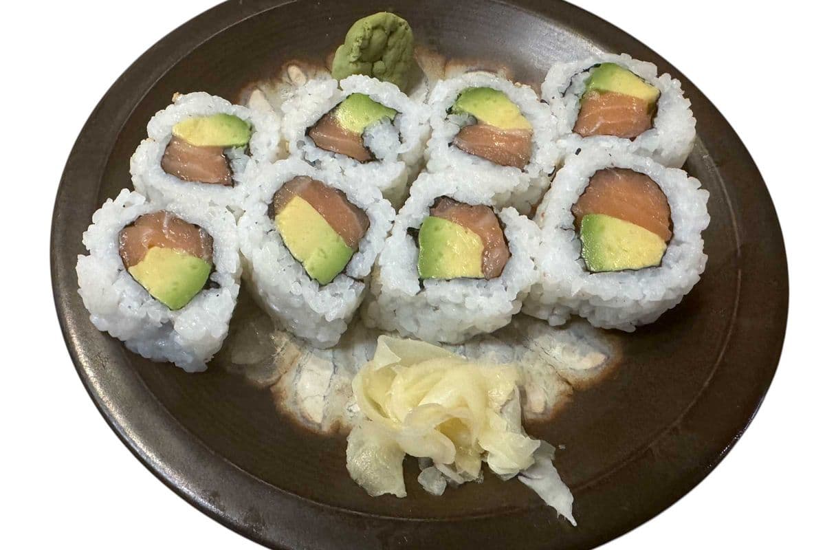 C26) Salmon and Avocado Roll(12pcs) (12 Pcs)