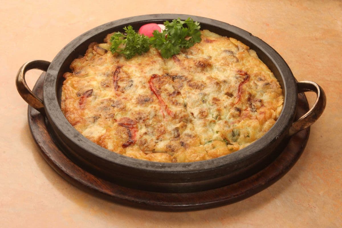 23. Seafood Pancake / 해물파전 海鲜葱饼