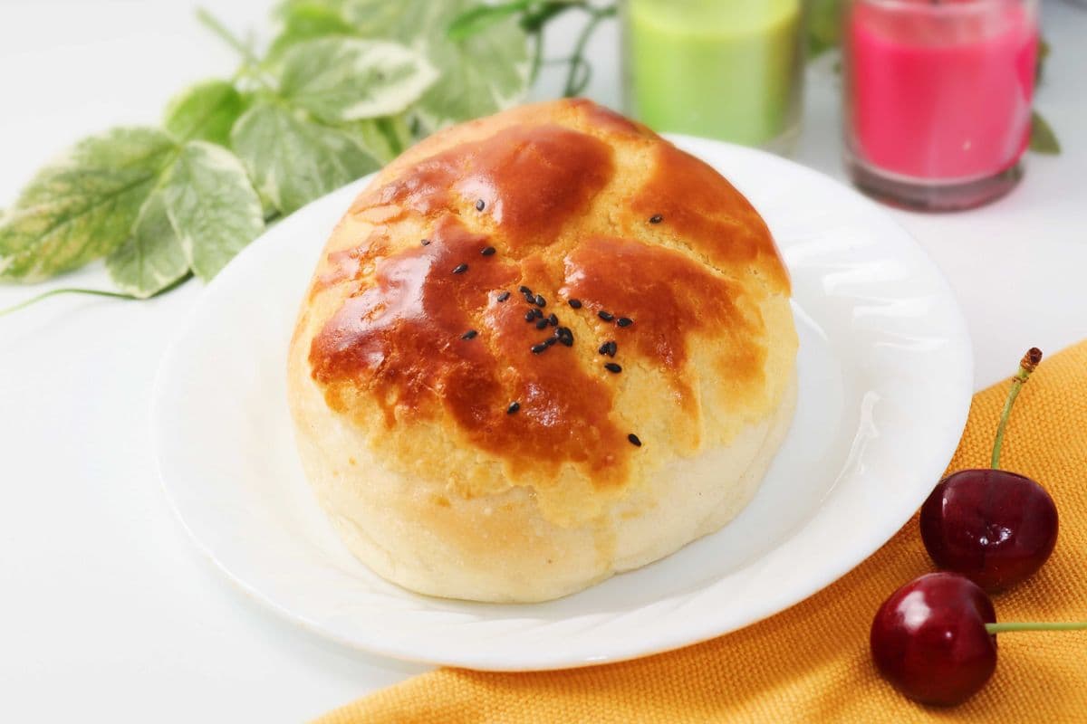 Red Bean Pineapple Bun