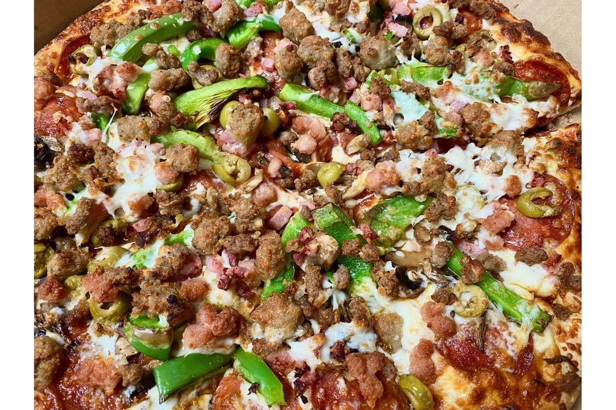 Large Mr. Reginos Pizza