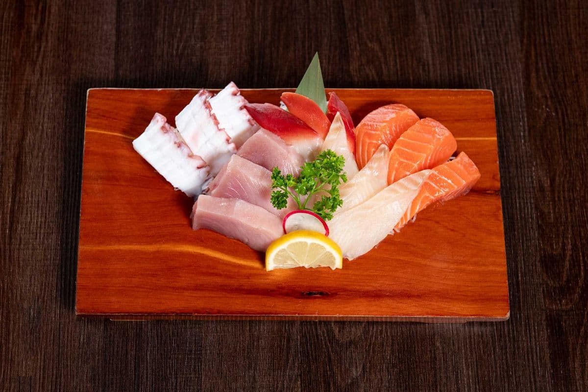 Assorted Sashimi (15 pcs)