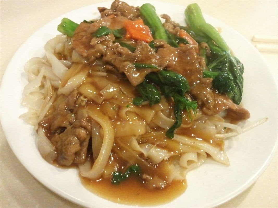 80. Pan-Fried Rice Noodles with Beef and Vegetables