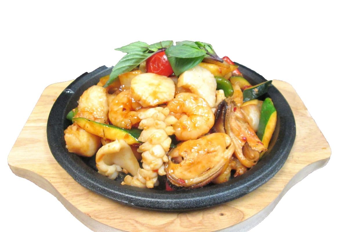 212. Spicy Basil Mixed Seafood 鐵板九層塔海鲜青口
