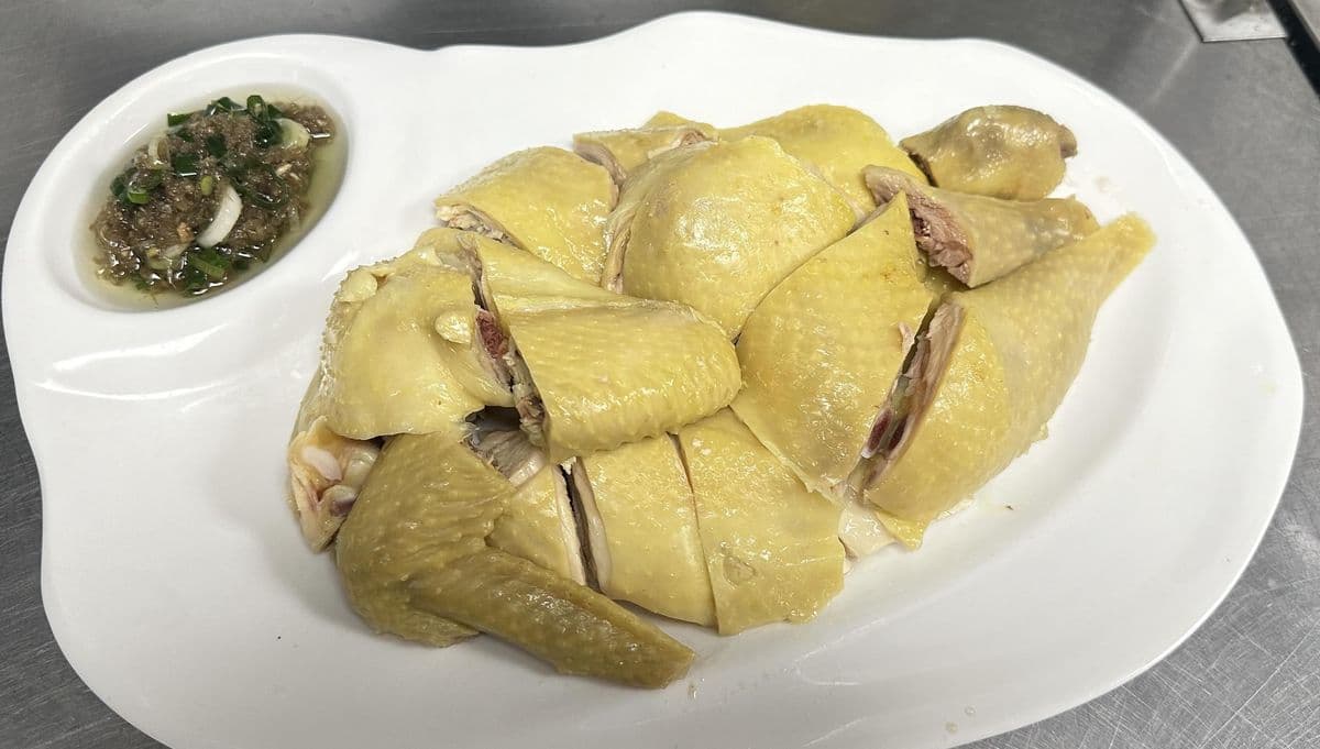 15. Cantonese White Cut Chicken 白切走地鸡