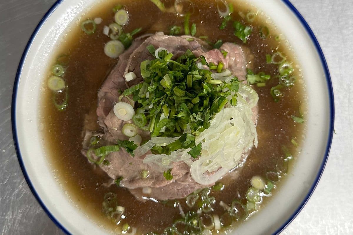 B2. Traditional Vietnamese Beef Noodles Soup - Phở Bò