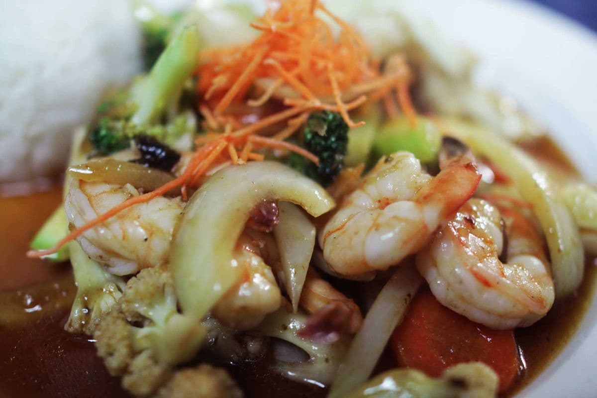 T8. Crevettes sautées aux légumes / Stir-Fried Shrimp with Vegetables