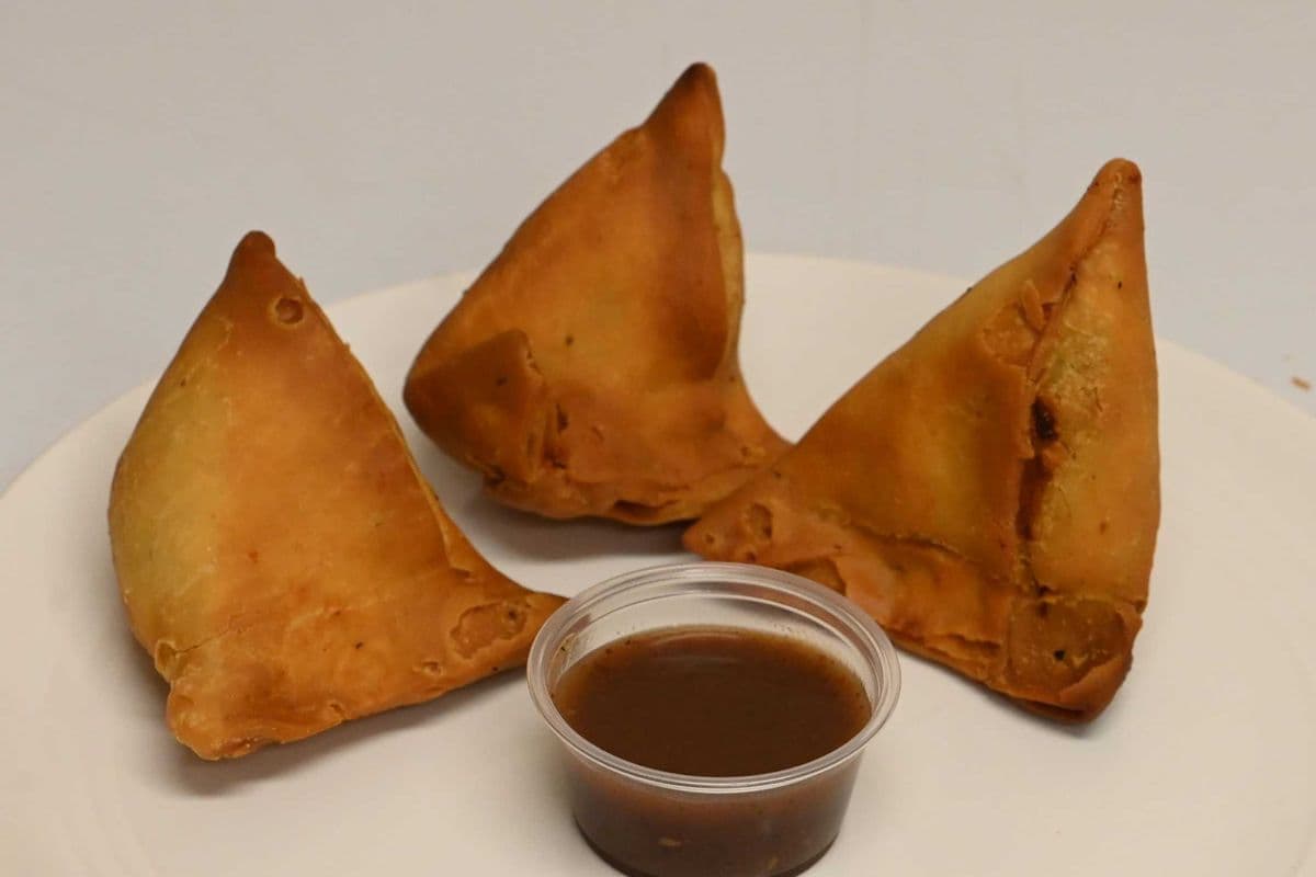 Chinese Noodle Samosa with Chutney (3 pcs)