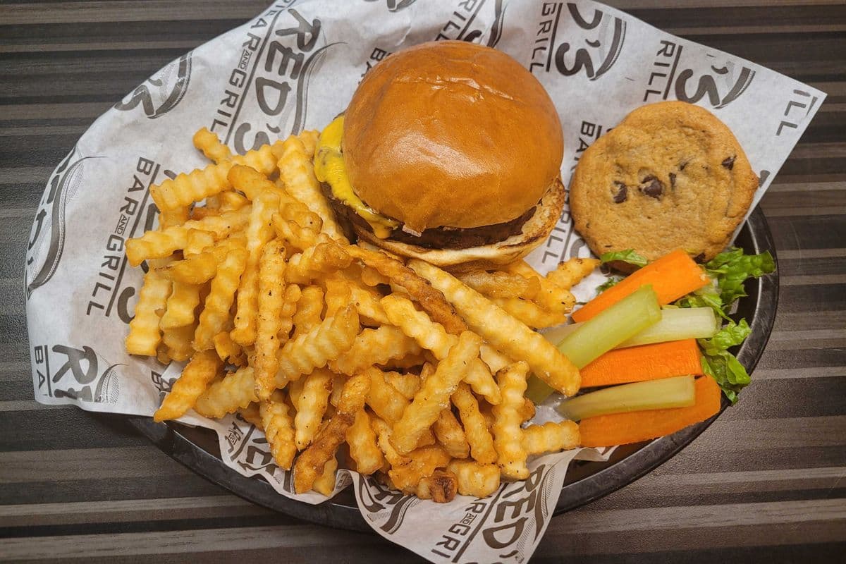 Cheeseburger, Fries & Veggie sticks