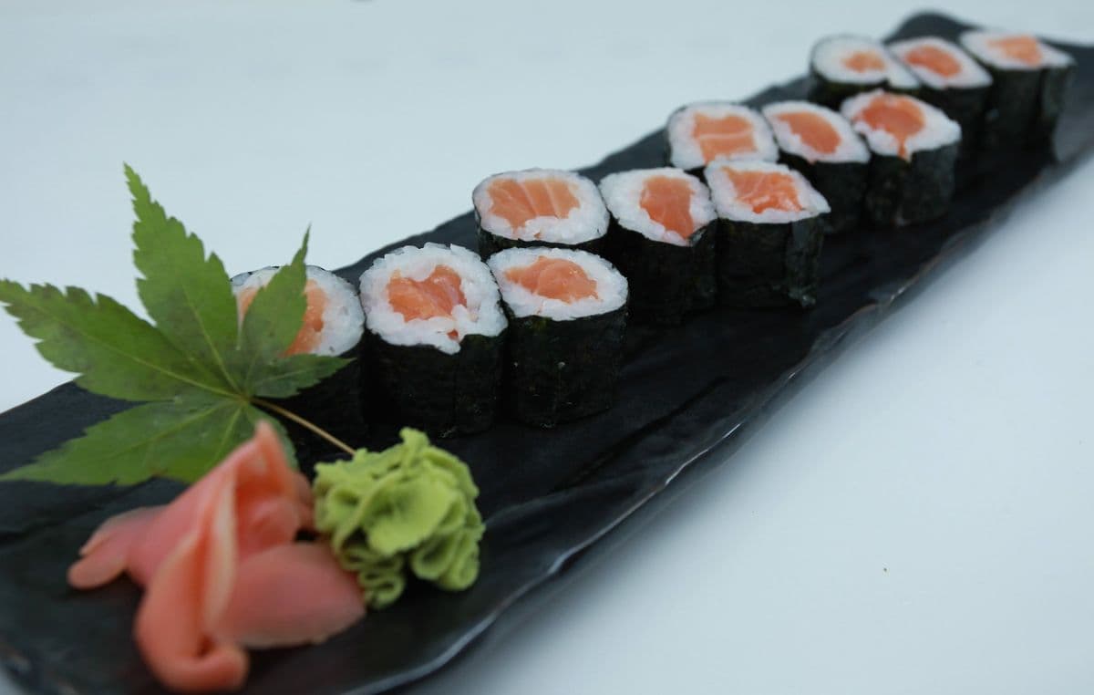 Salmon Maki (12pcs)