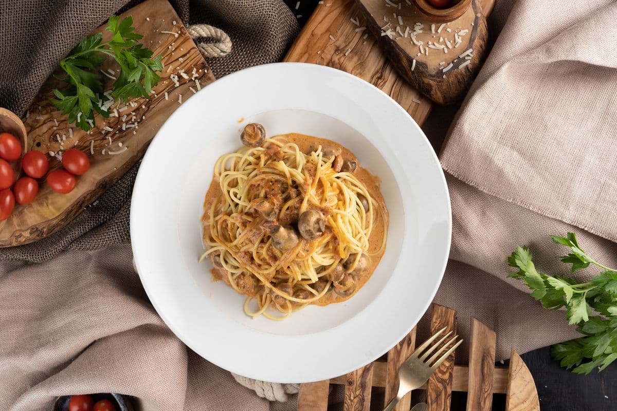 Spaghetti with Mushroom Tarragon Sauce