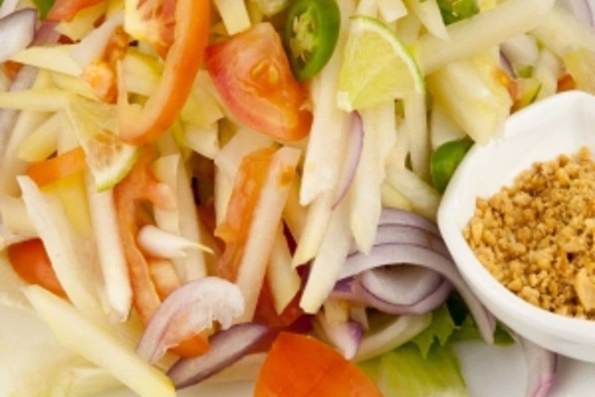 15. Som Tum: Papaya Salad - ส้มตำ