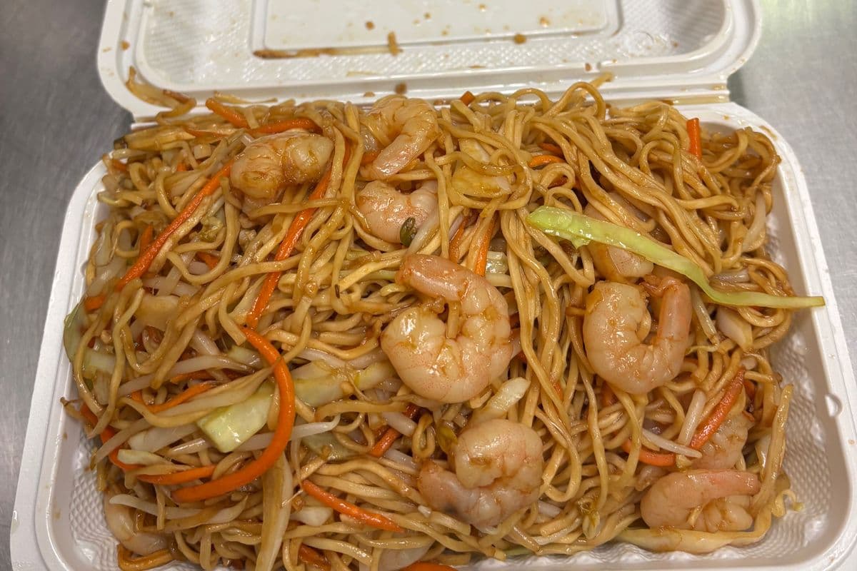 M3. Fresh Shrimp Chow Mein