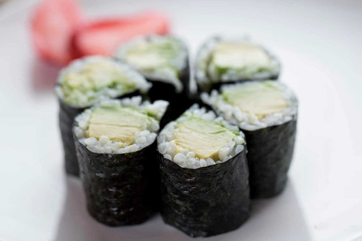 Avocado Roll (6 pcs)