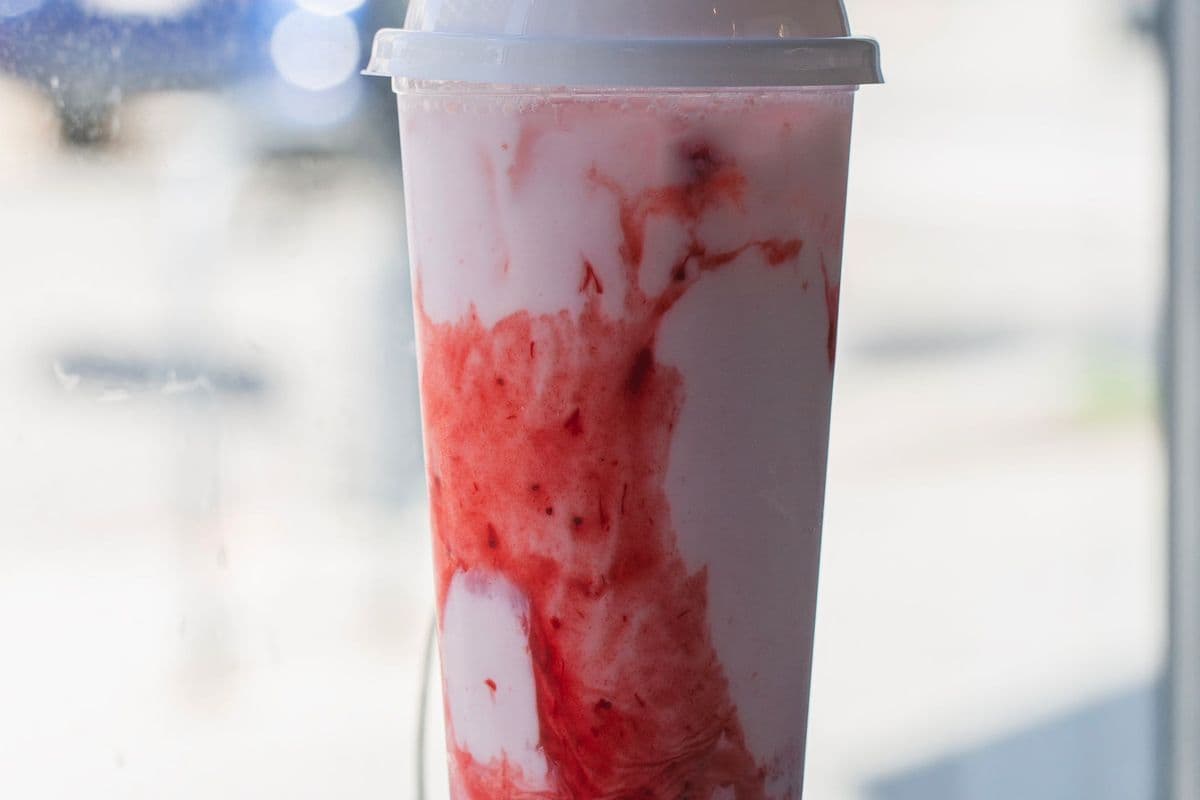 Real Strawberry Dirty Milk (Cold only)