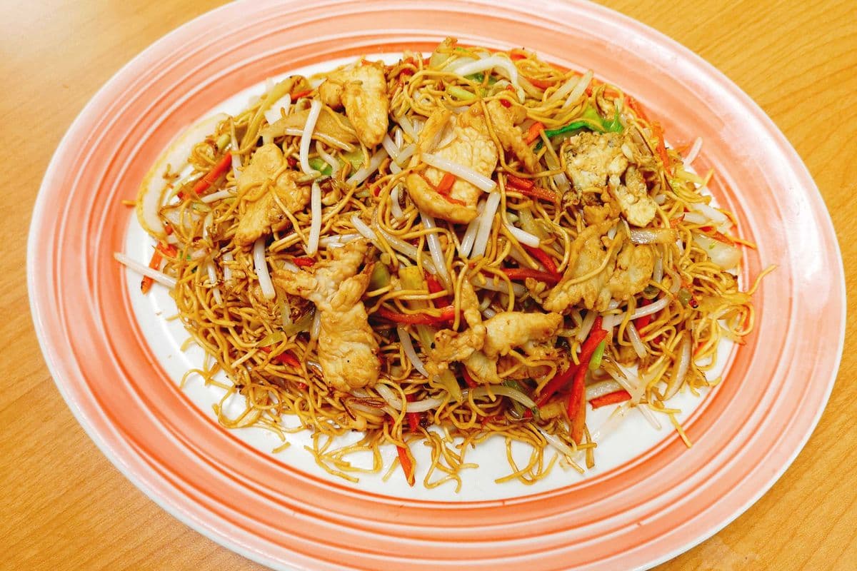 F8. Chicken Chow Mein