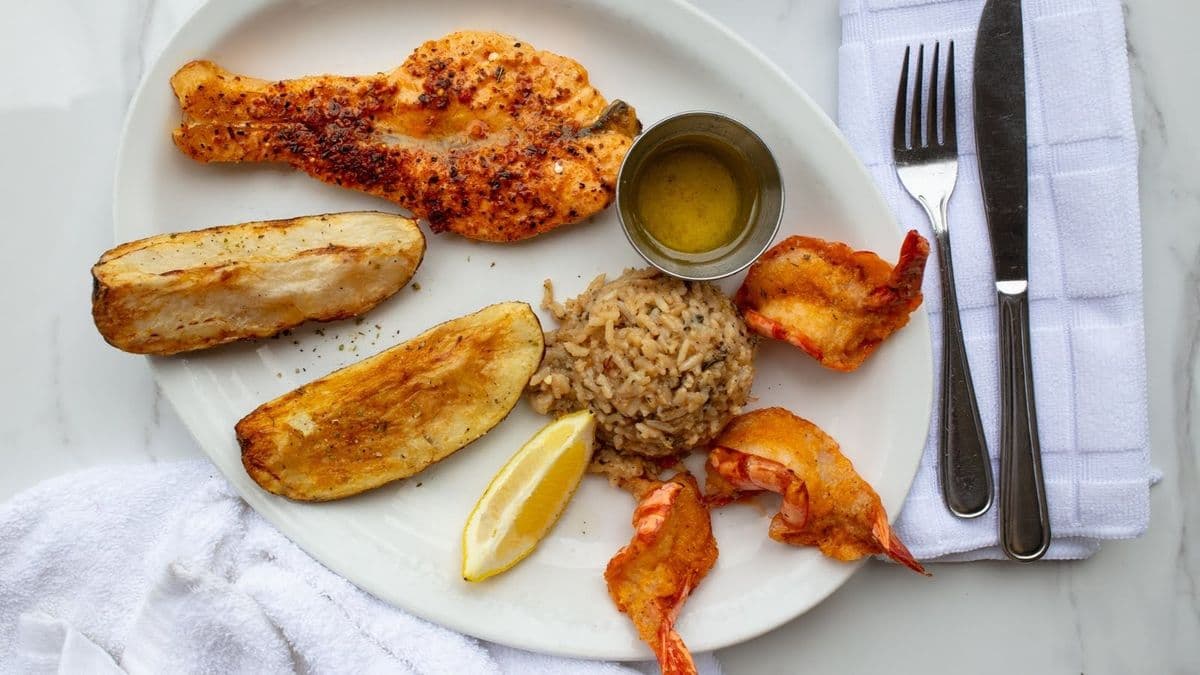 Filet de saumon avec crevettes papillons / Salmon Fillet with Butterfly Shrimp