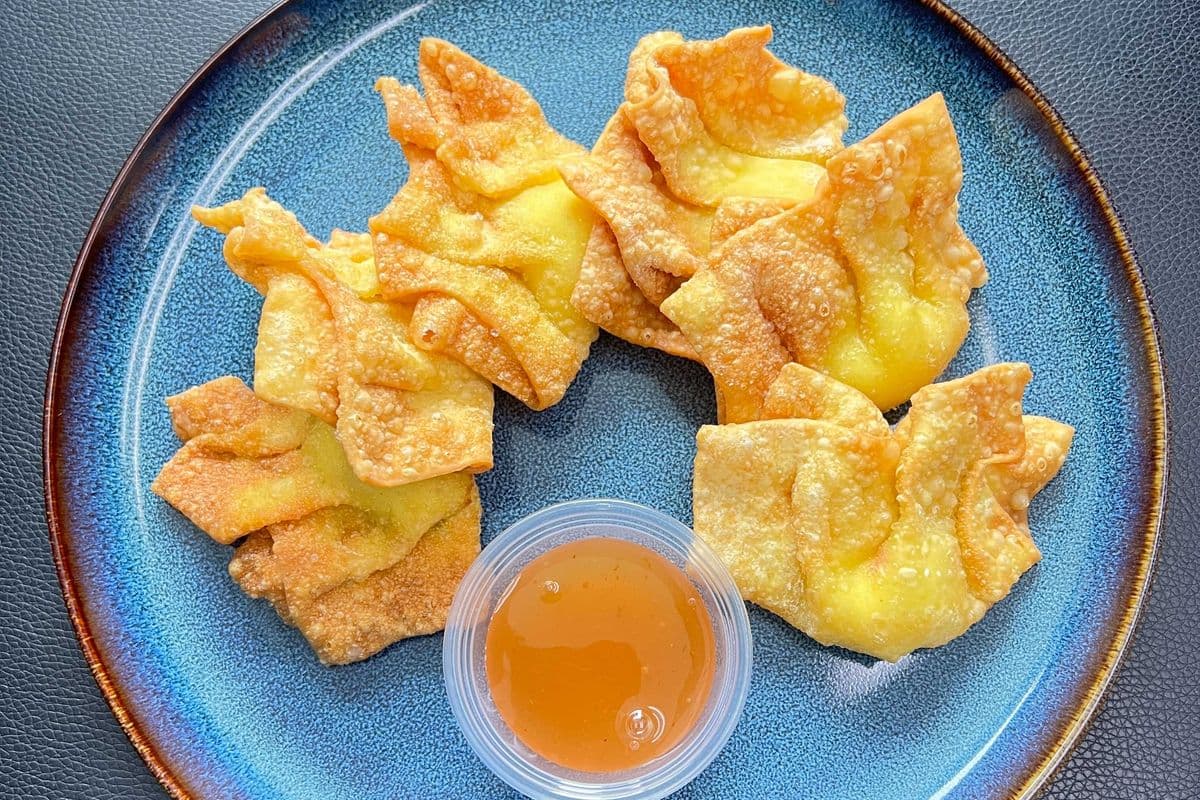 05. Fried Cheese Wonton 芝士餛飩 (6 pcs)