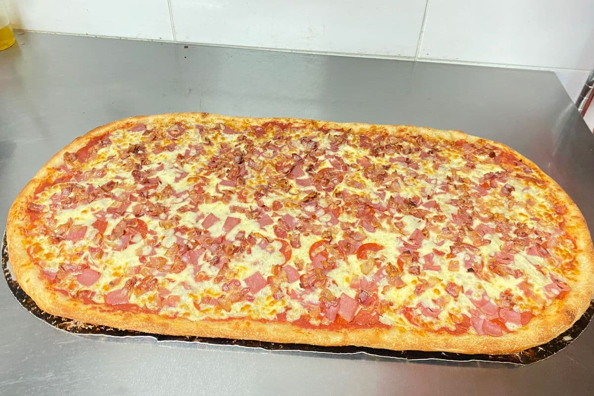 Bigfoot Giant Pizza(28 Slices)